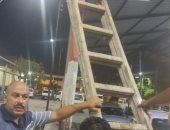 تركيب اللوحات الخاصة بالتعريفة الجديدة بمواقف سيارات محافظة الإسماعيلية