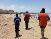 محاولات لانتشال جثمان طفل فى مياه البحر الأبيض المتوسط بمحافظة بورسعيد.. فيديو