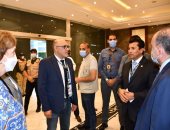 وزير الشباب والرياضة يتفقد منافسات بطولة العالم للسلاح باستاد القاهرة