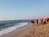 توافد رواد رأس البر على الشاطئ فى العطلة الأسبوعية.. فيديو