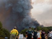 حريق ضخم يخرج عن السيطرة في محمية طبيعية بإسبانيا بسبب ارتفاع الحرارة..فيديو 