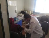 توقيع الكشف الطبى على 225 مريضا ضمن مبادرة حياة كريمة بالوادى الجديد.. صور