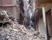 سقوط أجزاء من عقار قديم بحى الجمرك بالإسكندرية دون إصابات.. صور