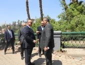محافظ القاهرة يتفقد كورنيش النيل ويوجه باستكمال رفع كفاءته