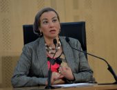 وزيرة البيئة فى مؤتمر صحفى من العلمين الجديدة: مصر قدمت تقريرا للأمم المتحدة عن مساهمتها فى الحد من التغير المناخى.. وتؤكد: نستهدف خفضا بنسبة 33% فى الانبعاثات الغازية وزيادة 40% في الاعتماد على الطاقة المتجددة