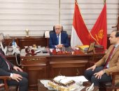 محافظ بورسعيد يتابع مستجدات الوضع الصحى لفيروس كورونا فى المحافظة