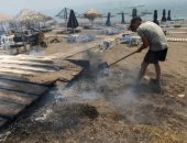 اليونان.. الحرائق تلتهم عشرات المنازل بمنتجع سياحى وقوات الإطفاء تحاول السيطرة