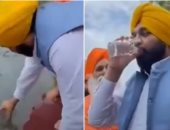 إصابة رئيس وزراء البنجاب بعدوى بالمعدة بعد شربه من نهر مقدس لإثبات نظافته..فيديو