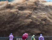  غضب النهر الأصفر.. تصريف مياه الفيضانات فى الصين يبهر الزوار