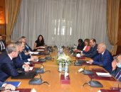 لافروف يزور الجامعة العربية لإطلاع المندوبين الدائمين على تطورات الأزمة الأوكرانية.. ويؤكد: الناتو يشكل تهديدا لنا.. ويدعو للوثوق بـ"أبو الغيط".. ويحذر من "أكاذيب" الغرب.. والأمين العام يصف الزيارة بـ"المهمة"