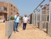 رئيس مدينة أشمون يتفقد الأعمال الإنشائية بسوق العراقية الحضارى