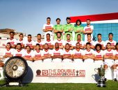 لاعبو الزمالك والجهاز الفنى يحتفلون بالدورى والكأس بجلسة تصوير