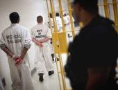 مصادرة أسلحة ومخدرات مهربة داخل سجون جورجيا الأمريكية.. صور