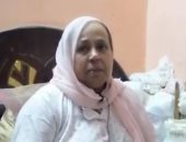 الحاجة "إكرام" طريحة الفراش منذ 5 سنوات وتعيش وحيدة وتحلم بعلاجها.. فيديو