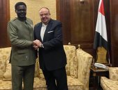 سفير مصر بالسودان يبحث مع حاكم إقليم دارفور سبل تعزيز العلاقات