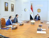 الرئيس السيسى يوجه بطرح كراتين سلع غذائية بنصف التكلفة شهريًا