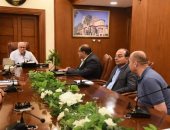 محافظ بورسعيد يتابع سير العمل فى عدد من المشروعات الخدمية والصناعية