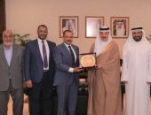 رئيس نقابة المرافق يشيد بمناخ الاستثمار خلال لقاء وزير العمل البحرينى 