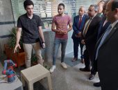 روبوت بذراع آلية بتمويل من أكاديمية البحث العلمى مشروع تخرج طلاب بهندسة طنطا.. منفذو المشروع: يقدم المساعدات ويقلل التعامل بين الأشخاص.. ويؤكدون: نفذناه فى 3 شهور ونسعى لتطويره وتوسيع اختصاصاته.. صور