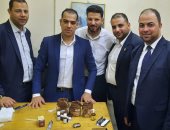 جمارك مطار القاهرة تحبط تهريب كمية من مخدر الحشيش داخل علب شيكولاتة