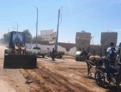 الوحدات المحلية بأسوان تواصل جهود إزالة التعديات والإشغالات ورفع القمامة.. صور