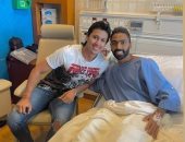 عمرو جمال يزور حسين الشحات فى قطر بعد إجراء جراحة غضروف الركبة