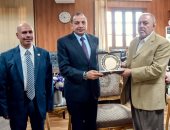 رئيس جامعة بنى سويف يستقبل وفد منظمة الفاو بالقاهرة