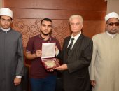منظمة خريجى الأزهر تكرم أوائل الثانوية الأزهرية.. صور