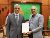 تجديد تكليف أسامة مدنى قائما بعمل عميد كلية الآداب بجامعة المنوفية 