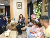 محافظ دمياط تقدم واجب العزاء لأسرة شهيدة الواجب.. وتوجه بصرف إعانة عاجلة لأسرتها