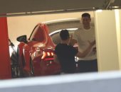 ليفاندوفسكي يودع بايرن ميونخ وموظفيه فى زيارة خاصة.. فيديو