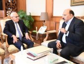 محافظ بورسعيد يناقش آليات إنهاء محطات الصرف بمشروعات الإسكان الجديدة 