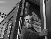 ألكسندر سولجنيتسين طرد من بلده وسحبت جنسيته والنتيجة حصوله على نوبل فى الأدب