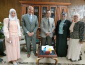 محافظ شمال سيناء يسلم هدية الرئيس السيسى للأم المثالية .. فيديو وصور