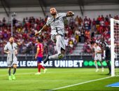 باريس سان جيرمان يتقدم على كليرمون فوت بثلاثية في شوط مثير.. فيديو