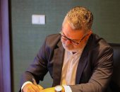 شاهد.. توقيع ميكالى ومعاونيه عقود تدريب المنتخب الأوليمبى