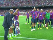 تكريم داني ألفيس قبل انطلاق مباراة برشلونة ضد بوماس.. فيديو
