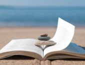 اقرأ على الشاطئ.. 6 روايات بأقلام نسائية للسفر حول العالم.. تعرف عليها