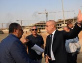 وزير الإسكان يتفقد شوارع ومحاور القاهرة الجديدة لمتابعة نسب التنفيذ 