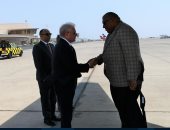 محافظ جنوب سيناء يستقبل رئيس جمهورية فيجي بمطار شرم الشيخ الدولي