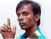"صوته وحش".. شرطة بنجلاديش تحتجز مغنيا وتجبره على توقيع اعتذار