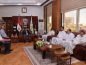 محافظ مطروح يناقش مع مدير تعليم المحافظة الاستعداد للعام الدراسى الجديد