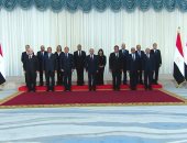 الرئيس السيسى يلتقط صورة تذكارية مع الوزراء الجدد..فيديو