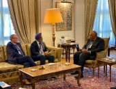 وزير الخارجية يؤكد لمسئول كندى تطلع مصر لزيادة الاستثمارات الكندية