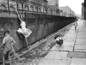افتتاح جدار برلين عام 1963..حكاية زيارة الألمان لأقاربهم بـ 170ألف تصريح