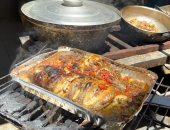 الصيادية..أكلة من مئات السنين يصنعها باحترافية أهالى عروس المتوسط.. صور