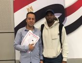الأمريكي تو هولواي لاعب سلة الزمالك يصل القاهرة 