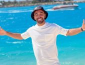 أفشة فى جلسة تصوير بالأبيض على شاطئ البحر.. صور