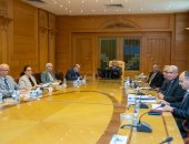 وزير الإنتاج الحربى يوجه الشركات بتمكين الشباب واستثمار طاقاتهم