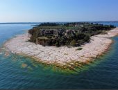  بسبب التغيرات المناخية.. اكتشاف شاطئ صخري جديد فى إيطاليا